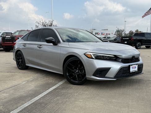 Used 2022 Honda Civic Sport image 2