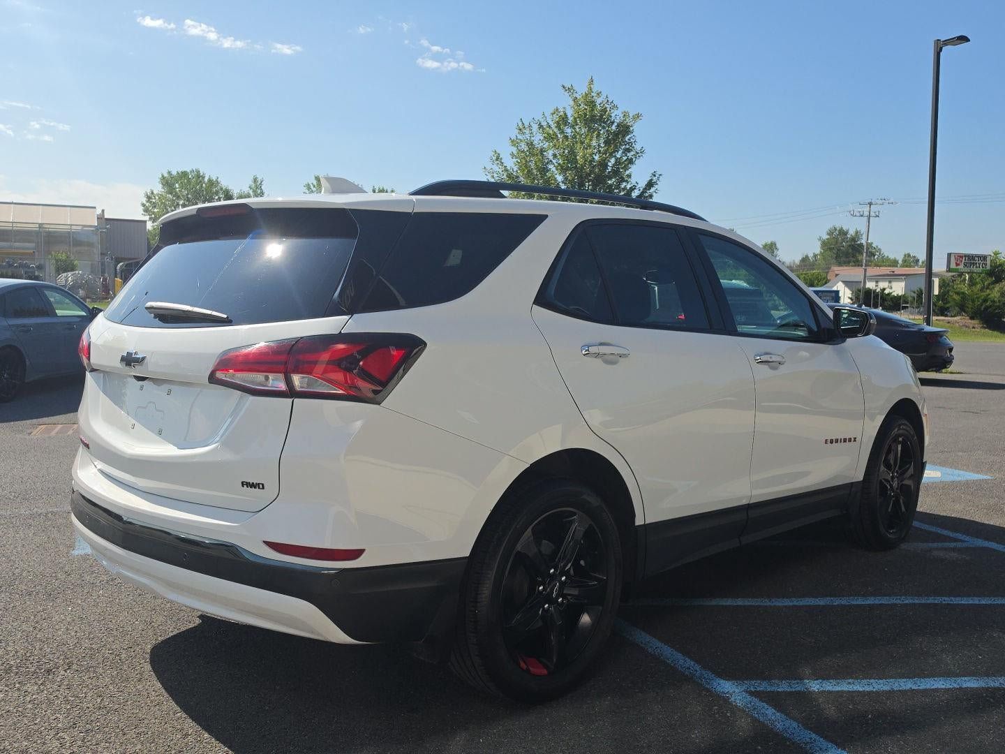 Used 2022 Chevrolet Equinox Premier w/ Redline Edition AWD/4WD image 8