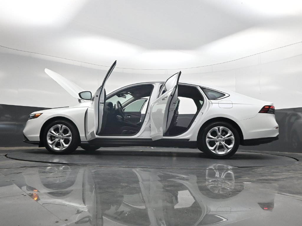 Certified 2025 Honda Accord LX image 39