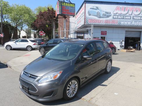 Used 2017 Ford C-MAX SE w/ Equipment Group 202A FWD image 2