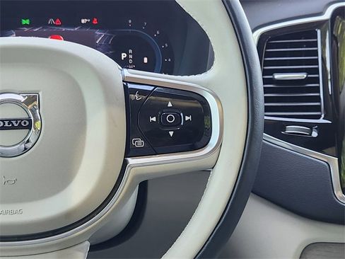 Used 2025 Volvo XC90 B6 Ultra w/ Lounge Package image 29