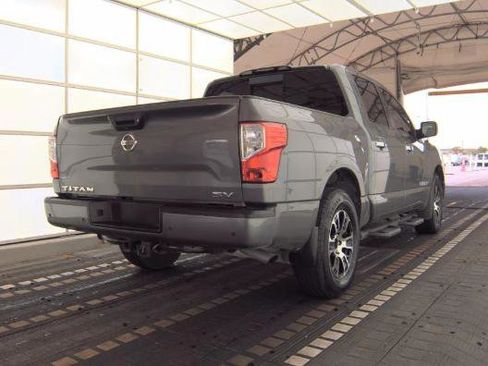 Used 2021 Nissan Titan SV w/ SV Convenience Package image 2