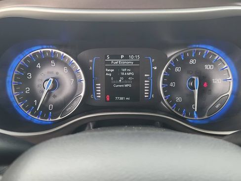 Used 2022 Chrysler Voyager LX FWD image 17