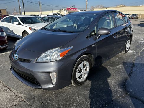 Used 2014 Toyota Prius Two image 2