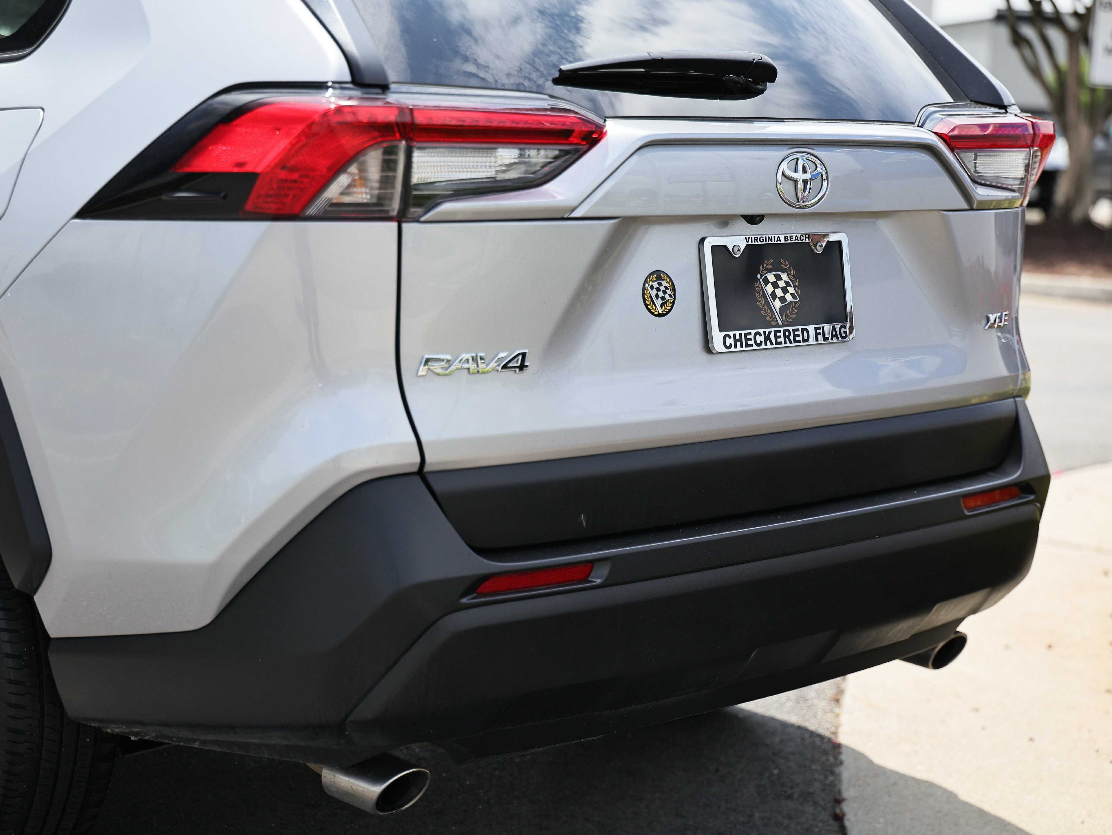 Used 2025 Toyota RAV4 XLE FWD image 9