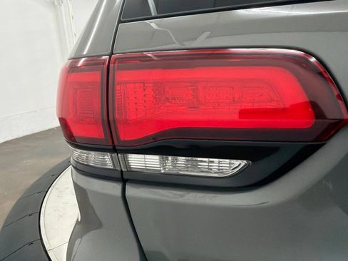 Used 2020 Jeep Grand Cherokee SRT AWD/4WD image 12