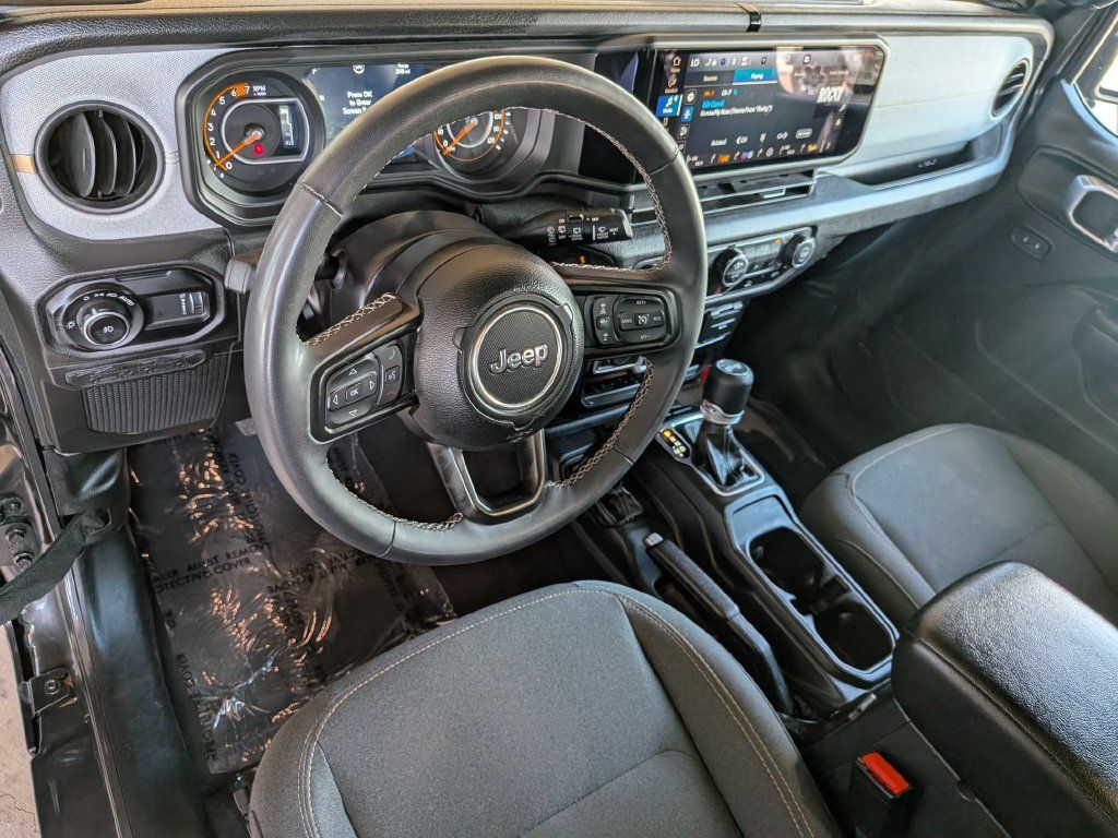 Used 2025 Jeep Wrangler Unlimited Sport AWD/4WD image 16