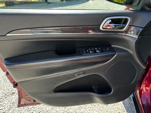 Used 2017 Jeep Grand Cherokee Trailhawk AWD/4WD image 17