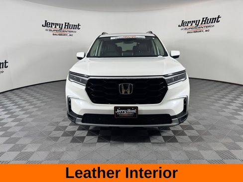 Used 2025 Honda Pilot Elite image 5