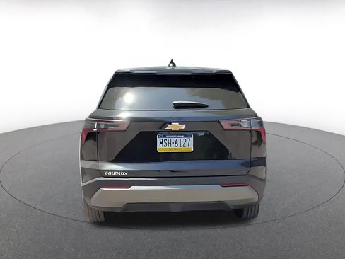 Used 2025 Chevrolet Equinox LT FWD image 12