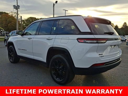 Used 2024 Jeep Grand Cherokee Altitude image 5