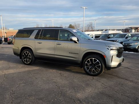 Used 2023 Chevrolet Suburban RST w/ Luxury Package image 16