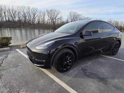 Used 2023 Tesla Model Y Long Range image 11