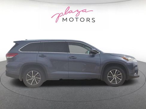 Used 2018 Toyota Highlander XLE AWD/4WD image 4