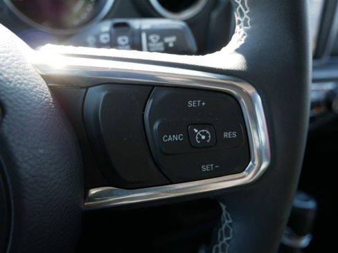 Used 2023 Jeep Wrangler Unlimited Sahara image 24