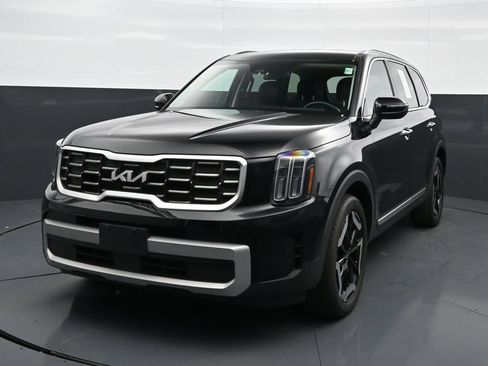 Used 2023 Kia Telluride S FWD image 2