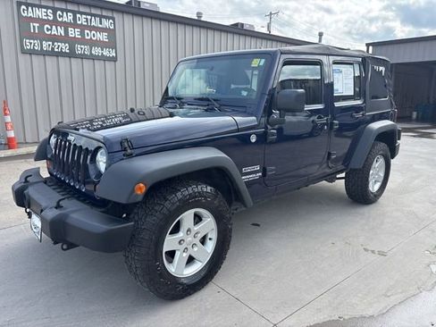 Used 2013 Jeep Wrangler Unlimited Sport w/ Max Tow Pkg AWD/4WD image 3