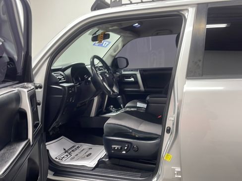 Used 2017 Toyota 4Runner SR5 AWD/4WD image 2