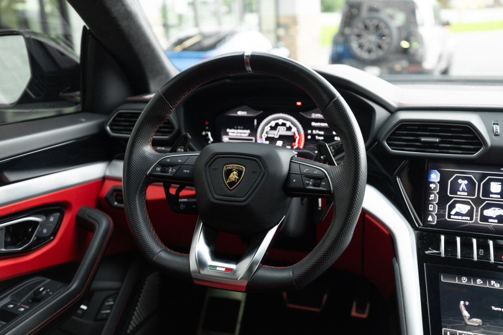 Used 2021 Lamborghini Urus AWD/4WD image 17