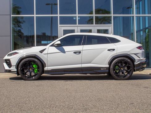 Used 2024 Lamborghini Urus Performante AWD/4WD image 7