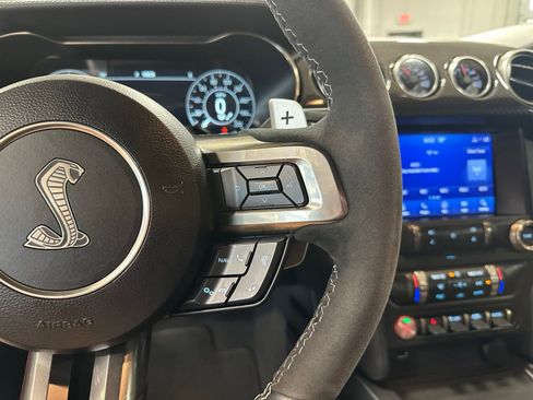 Used 2021 Ford Mustang Shelby GT500 w/ Technology Package RWD image 19