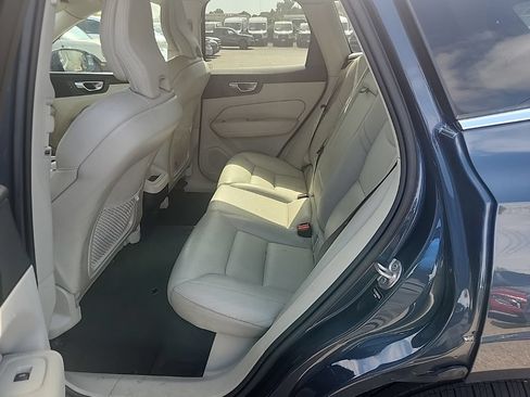 Used 2022 Volvo XC60 B5 Momentum w/ Climate Package FWD image 26