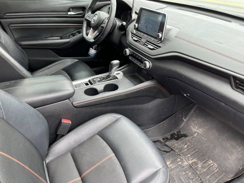 Used 2020 Nissan Altima 2.5 SR w/ Premium Package image 5