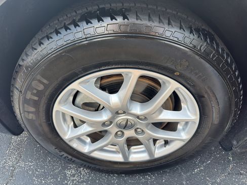 Used 2023 Chrysler Pacifica Touring-L FWD image 35