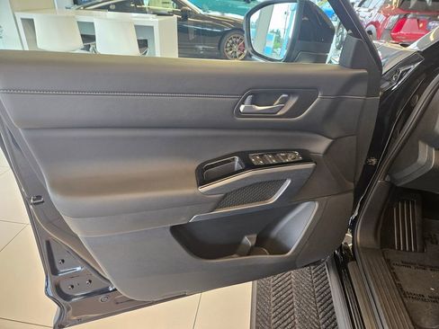 Used 2025 Nissan Pathfinder SL AWD/4WD image 13