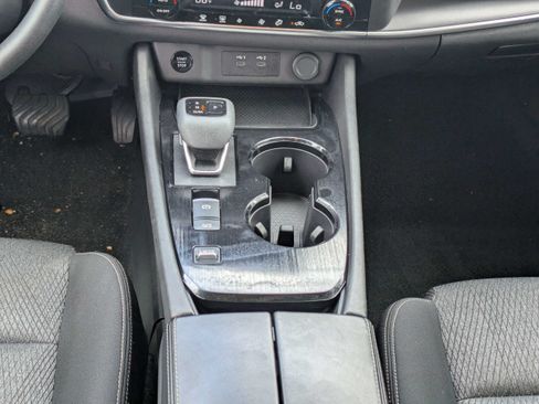 Used 2024 Nissan Rogue SV FWD image 20