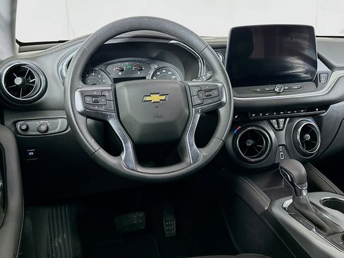 Used 2025 Chevrolet Blazer LT FWD image 17