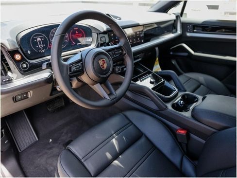 Certified 2025 Porsche Cayenne Coupe AWD/4WD image 4