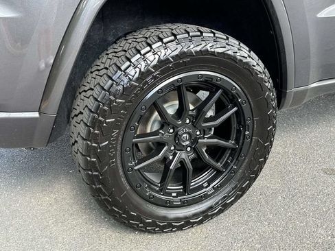 Used 2017 Jeep Grand Cherokee Altitude AWD/4WD image 5