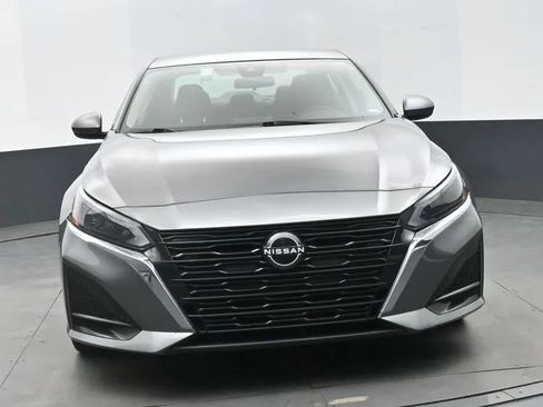 Used 2023 Nissan Altima 2.5 SV image 3