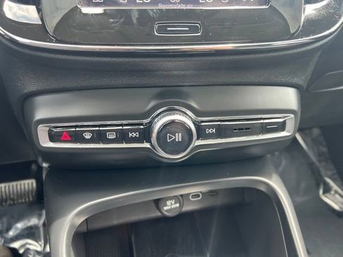 Used 2024 Volvo XC40 B5 Plus AWD/4WD image 13