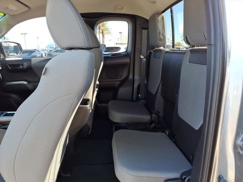 Used 2018 Toyota Tacoma 2WD Access Cab image 15