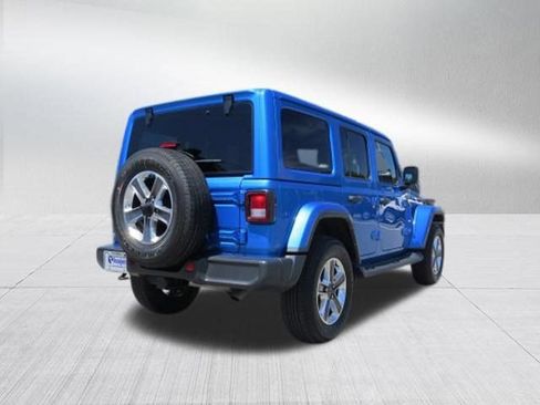 Used 2022 Jeep Wrangler Unlimited Sahara AWD/4WD image 3