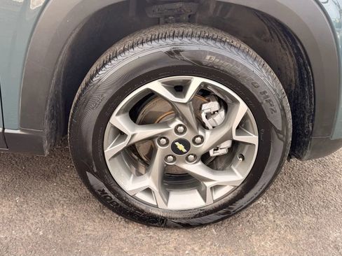 Used 2025 Chevrolet Trax LT image 28