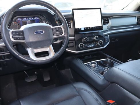 Used 2022 Ford Expedition XLT RWD image 5