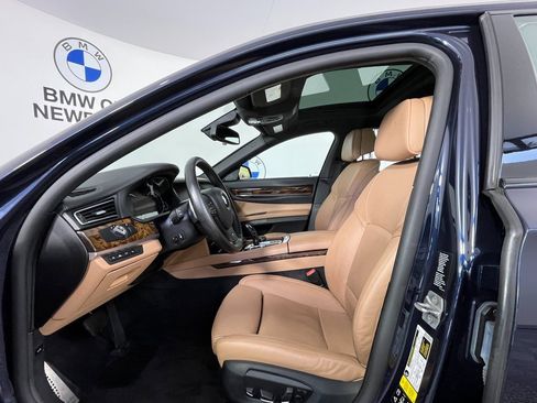 Used 2015 BMW 750Li xDrive image 18
