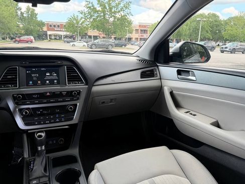 Used 2017 Hyundai Sonata SE FWD image 22