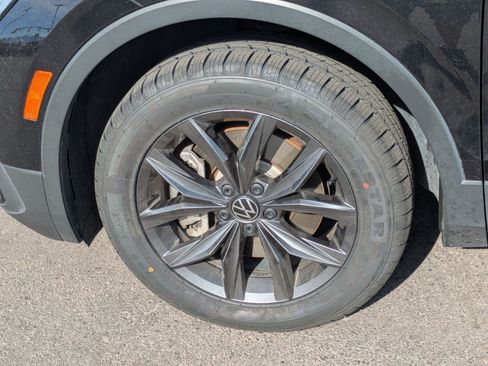 Used 2022 Volkswagen Tiguan SE AWD/4WD image 15