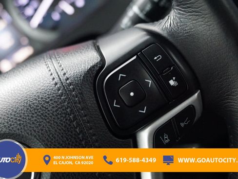 Used 2018 Toyota Sienna XLE w/ XLE Navigation Package FWD image 24
