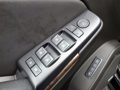 Used 2019 Chevrolet Suburban LT image 21