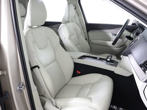 Used 2024 Volvo XC90 B5 Plus AWD/4WD image 38