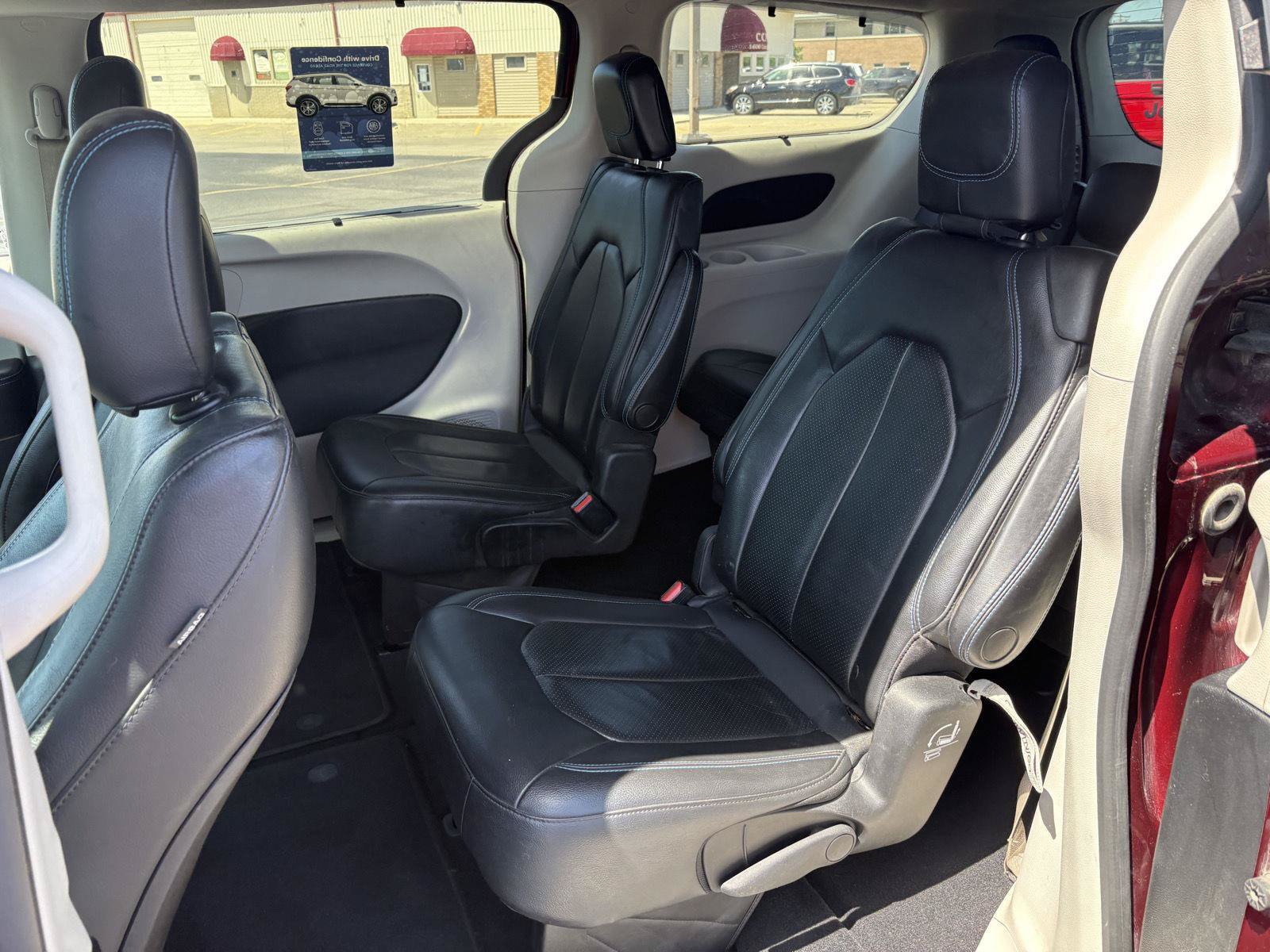 Used 2021 Chrysler Pacifica Touring-L FWD image 15