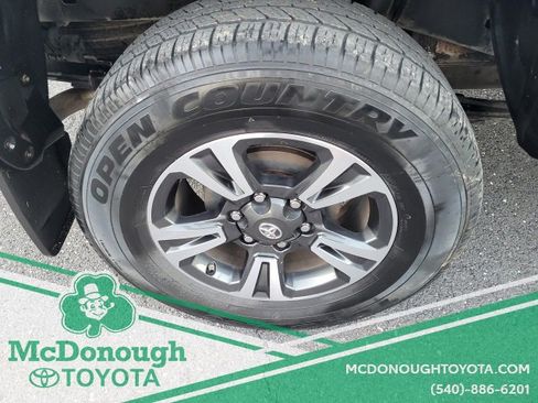 Used 2016 Toyota Tacoma TRD Sport image 26