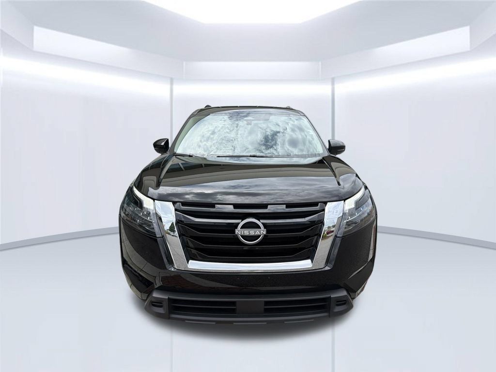 Used 2024 Nissan Pathfinder SV AWD/4WD image 2
