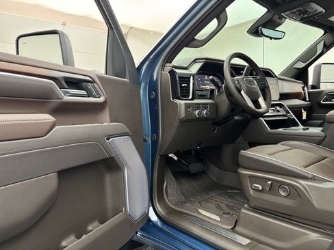 New 2026 GMC Sierra 2500 Denali w/ Denali Reserve Package AWD/4WD image 19