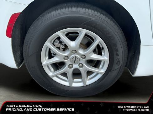 Used 2023 Chrysler Pacifica Touring-L FWD image 14